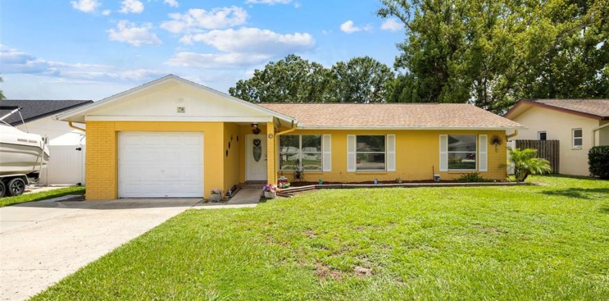 House in Tampa, Florida 3 bedrooms, 123.19 sq.m. № 1883506