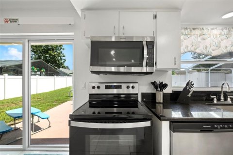House in Tampa, Florida 3 bedrooms, 123.19 sq.m. № 1883506 - photo 11