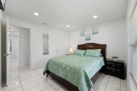 House in Tampa, Florida 3 bedrooms, 123.19 sq.m. № 1883506 - photo 19