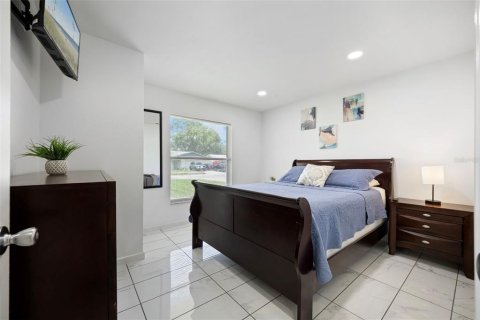 House in Tampa, Florida 3 bedrooms, 123.19 sq.m. № 1883506 - photo 16