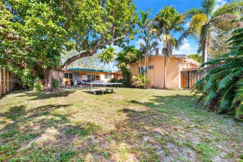 Villa ou maison à vendre à Miami, Floride: 4 chambres, 239.13 m2 № 2004591 - photo 13