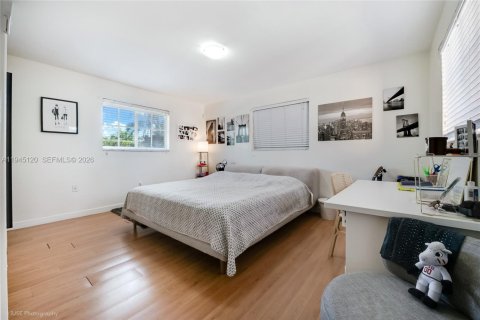 Villa ou maison à vendre à Miami, Floride: 4 chambres, 239.13 m2 № 2004591 - photo 10