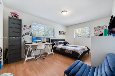 Villa ou maison à vendre à Miami, Floride: 4 chambres, 239.13 m2 № 2004591 - photo 7