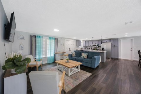 House in Tampa, Florida 3 bedrooms, 139.54 sq.m. № 1876251 - photo 7