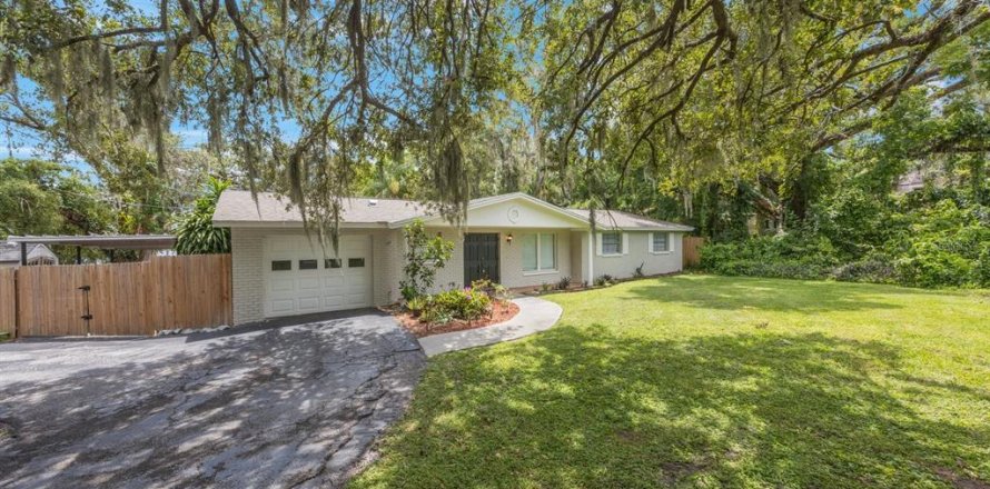 House in Tampa, Florida 3 bedrooms, 139.54 sq.m. № 1876251