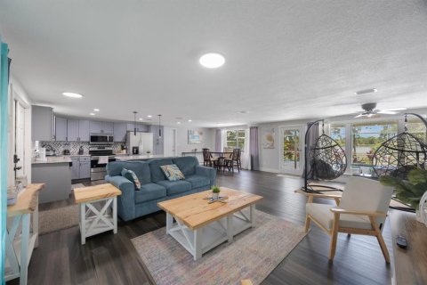 House in Tampa, Florida 3 bedrooms, 139.54 sq.m. № 1876251 - photo 8