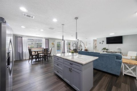 House in Tampa, Florida 3 bedrooms, 139.54 sq.m. № 1876251 - photo 17