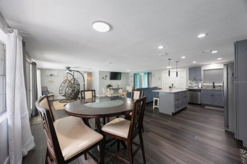 House in Tampa, Florida 3 bedrooms, 139.54 sq.m. № 1876251 - photo 12