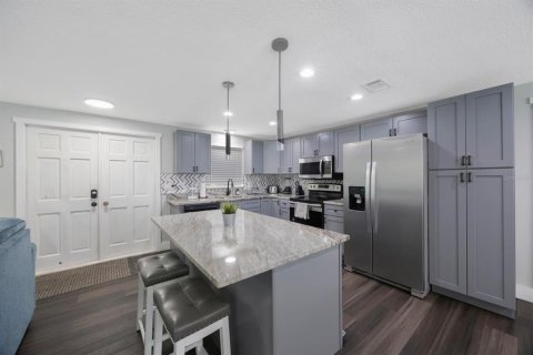 House in Tampa, Florida 3 bedrooms, 139.54 sq.m. № 1876251 - photo 13