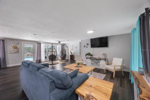 House in Tampa, Florida 3 bedrooms, 139.54 sq.m. № 1876251 - photo 5