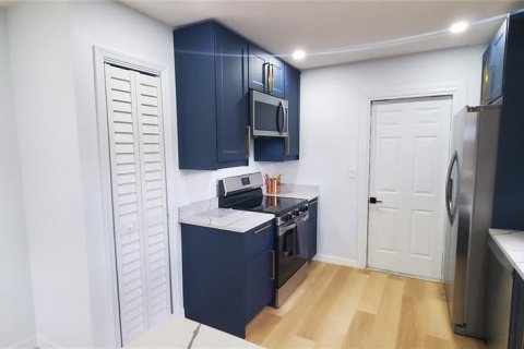 Apartamento en alquiler en Tampa, Florida, 2 dormitorios, 69.68 m2 № 1832807 - foto 3