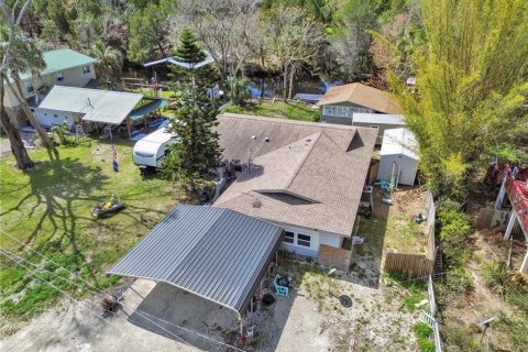 House in Yankeetown, Florida 2 bedrooms, 162.76 sq.m. № 1720731 - photo 1