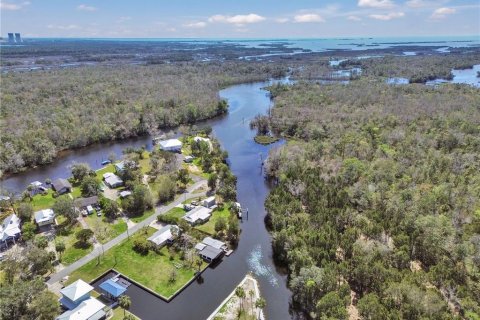 House in Yankeetown, Florida 2 bedrooms, 162.76 sq.m. № 1720731 - photo 3