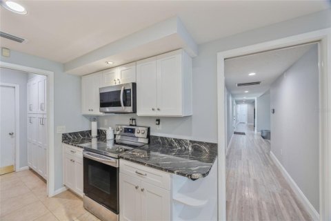 House in Wesley Chapel, Florida 3 bedrooms, 246.66 sq.m. № 1824329 - photo 14