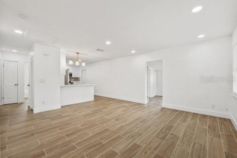 House in Tampa, Florida 3 bedrooms, 119.1 sq.m. № 1893847 - photo 10