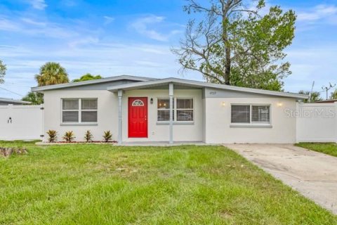House in Tampa, Florida 3 bedrooms, 119.1 sq.m. № 1893847 - photo 1