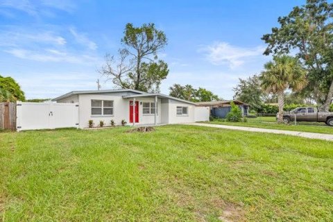 House in Tampa, Florida 3 bedrooms, 119.1 sq.m. № 1893847 - photo 2