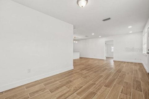 House in Tampa, Florida 3 bedrooms, 119.1 sq.m. № 1893847 - photo 6