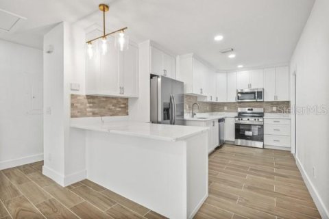 House in Tampa, Florida 3 bedrooms, 119.1 sq.m. № 1893847 - photo 19