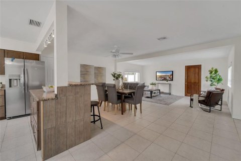 Casa en alquiler en Palm Harbor, Florida, 4 dormitorios, 140.47 m2 № 1905056 - foto 6