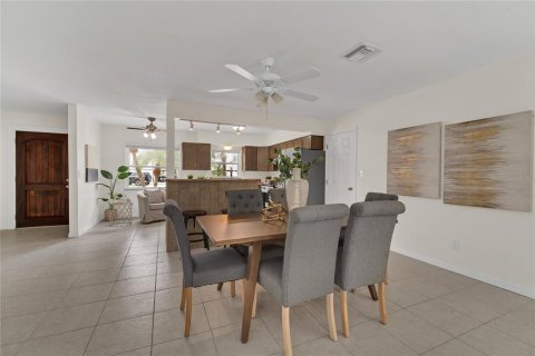 Casa en alquiler en Palm Harbor, Florida, 4 dormitorios, 140.47 m2 № 1905056 - foto 13