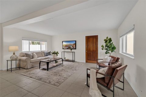 Casa en alquiler en Palm Harbor, Florida, 4 dormitorios, 140.47 m2 № 1905056 - foto 4