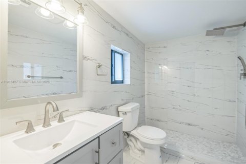 House in Miami, Florida 4 bedrooms, 92.16 sq.m. № 1956176 - photo 20