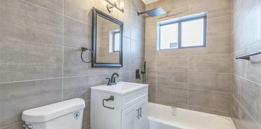 House in Miami, Florida 4 bedrooms, 92.16 sq.m. № 1956176