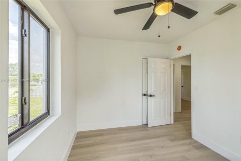 Купить виллу или дом в Майами, Флорида 4 спальни, 92.16м2, № 1956176 - фото 27