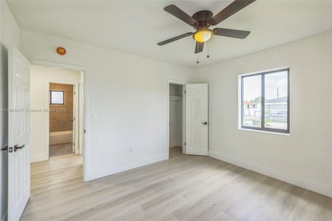 House in Miami, Florida 4 bedrooms, 92.16 sq.m. № 1956176 - photo 24