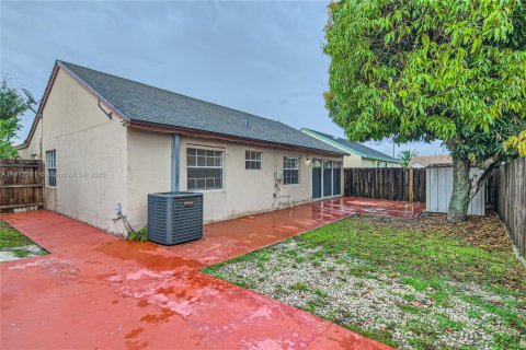 Casa en venta en Miami Gardens, Florida, 4 dormitorios, 128.3 m2 № 1970318 - foto 22