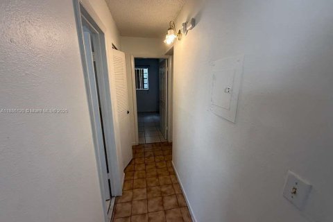 Copropriété à louer à Hialeah, Floride: 2 chambres, 70.61 m2 № 1932293 - photo 7