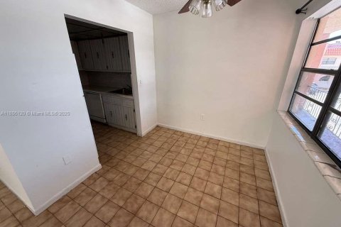Copropriété à louer à Hialeah, Floride: 2 chambres, 70.61 m2 № 1932293 - photo 3