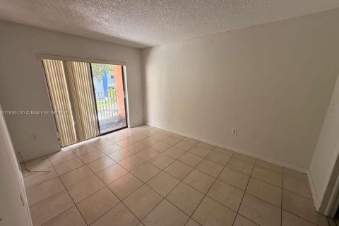 Copropriété à louer à Hialeah, Floride: 2 chambres, 70.61 m2 № 1932293 - photo 2