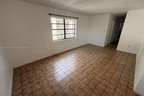 Copropriété à louer à Hialeah, Floride: 2 chambres, 70.61 m2 № 1932293 - photo 6