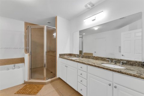 Copropriété à vendre à Aventura, Floride: 2 chambres, 158.68 m2 № 1888327 - photo 15