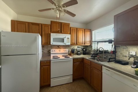 Снять в аренду кондоминиум в Санрайз, Флорида 2 спальни, 78.97м2, № 1975027 - фото 6