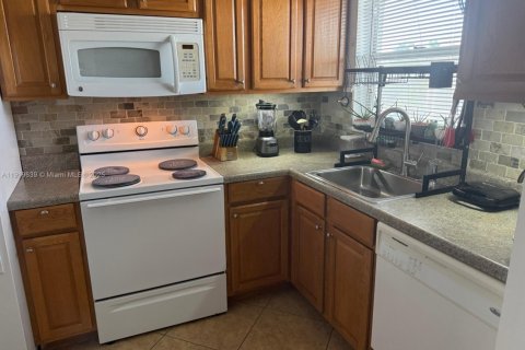 Снять в аренду кондоминиум в Санрайз, Флорида 2 спальни, 78.97м2, № 1975027 - фото 7