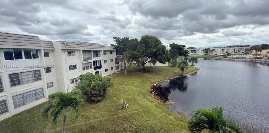 Кондоминиум с 2 спальнями в Санрайз, Флорида № 1975027