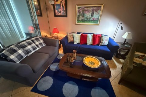 Снять в аренду кондоминиум в Санрайз, Флорида 2 спальни, 78.97м2, № 1975027 - фото 16