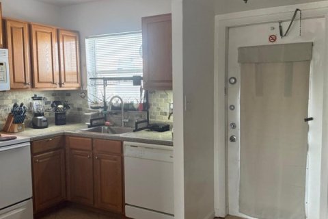 Снять в аренду кондоминиум в Санрайз, Флорида 2 спальни, 78.97м2, № 1975027 - фото 5