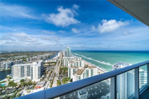 Condominio en venta en Hollywood, Florida, 1 dormitorio, 80.73 m2 № 2019400 - foto 20