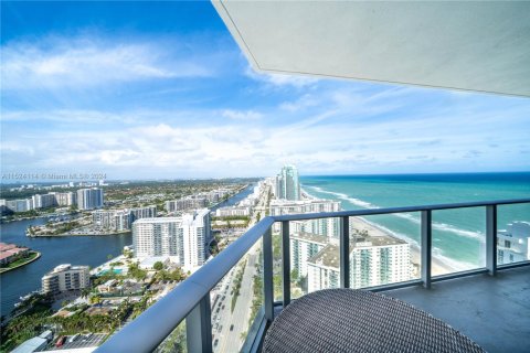 Condominio en Hollywood, Florida, 1 dormitorio  № 2019400