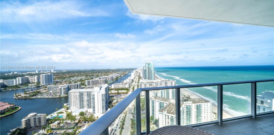 Condominio en Hollywood, Florida, 1 dormitorio  № 2019400