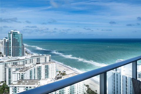 Condominio en venta en Hollywood, Florida, 1 dormitorio, 80.73 m2 № 2019400 - foto 2