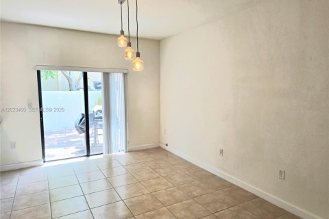 Villa ou maison à louer à Hialeah, Floride: 3 chambres, 154.96 m2 № 2172193 - photo 7