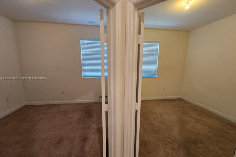 Villa ou maison à louer à Hialeah, Floride: 3 chambres, 154.96 m2 № 2172193 - photo 10