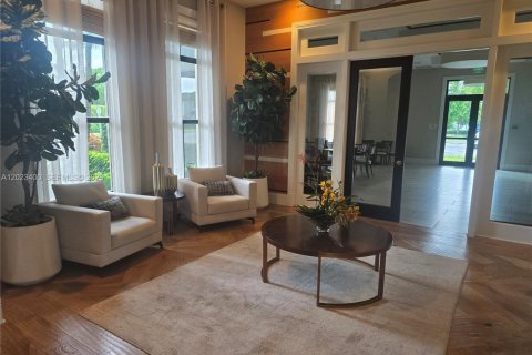 Villa ou maison à louer à Hialeah, Floride: 3 chambres, 154.96 m2 № 2172193 - photo 15