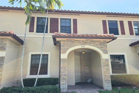 Villa ou maison à louer à Hialeah, Floride: 3 chambres, 154.96 m2 № 2172193 - photo 3