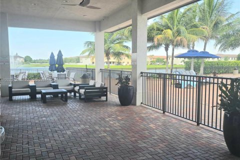 Villa ou maison à louer à Hialeah, Floride: 3 chambres, 154.96 m2 № 2172193 - photo 18